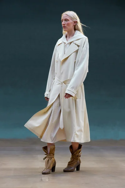 Look 18
